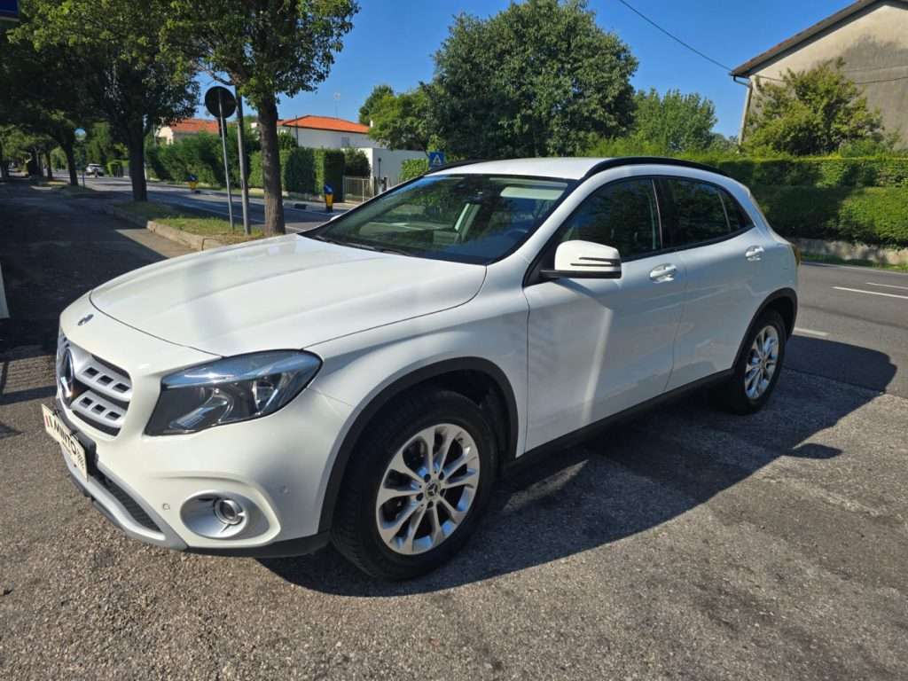 Mercedes-Benz GLA 200
