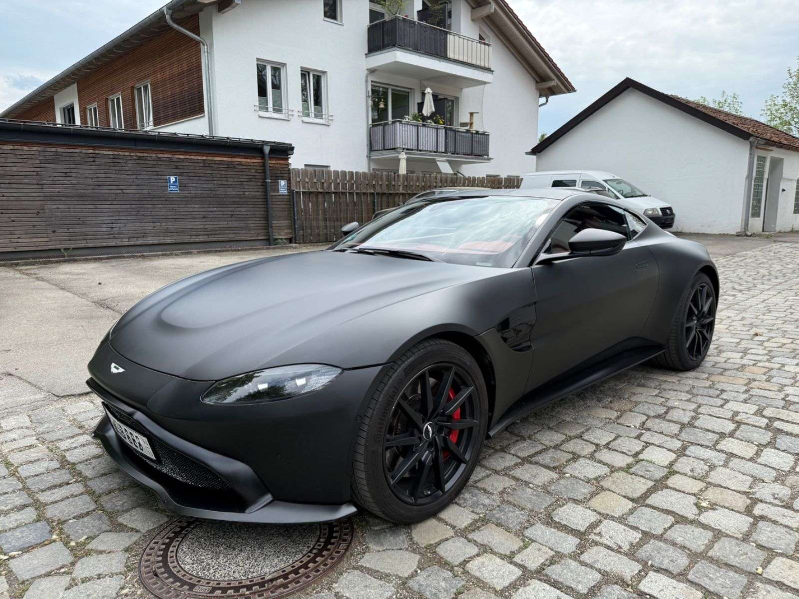 Aston Martin V8