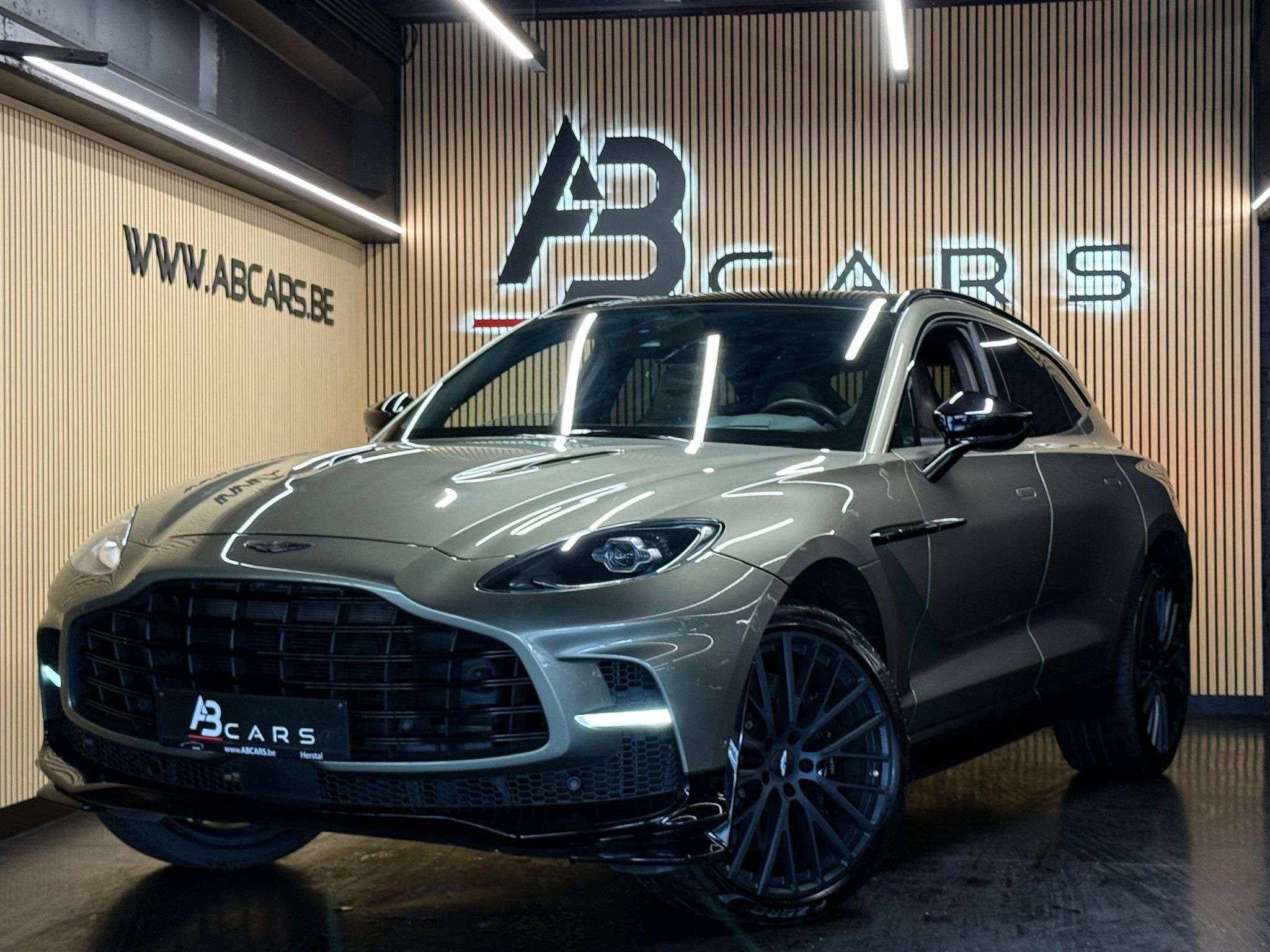 Aston Martin DBX